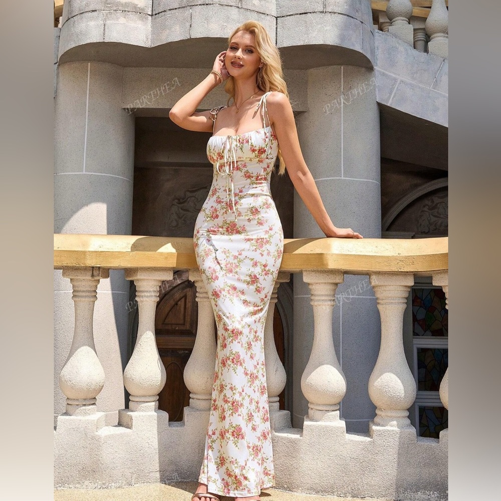 BNWOT VINTAGE PEACH ROSE FLORAL PRINT MAXI MERMAID SPAGHETTI STRAPS DRESS
SIZE S